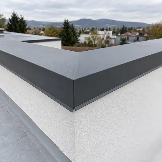 Detail rohu oplechovanej atiky